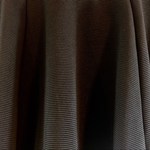 H&M Black Fit Flare Circle Skirt - Picture 2 of 2